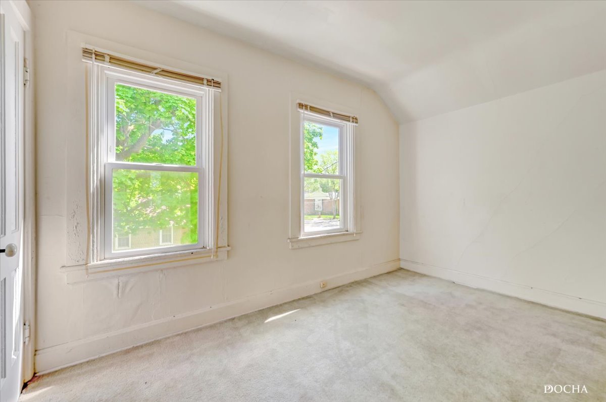 321 Fulton Street West Chicago, IL 60185 - Photo 14 of 21 an empty room with a window