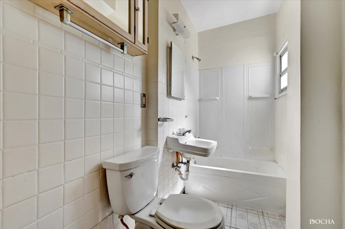 321 Fulton Street West Chicago, IL 60185 - Photo 15 of 21 a bathroom with a sink toilet a mirror and shower