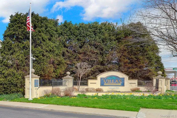 $639,999 | 103 Narragansett Villas Drive, Lindenhurst, NY 11757