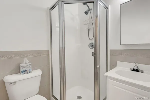 $639,999 | 103 Narragansett Villas Drive, Lindenhurst, NY 11757