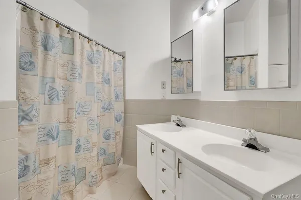 $639,999 | 103 Narragansett Villas Drive, Lindenhurst, NY 11757