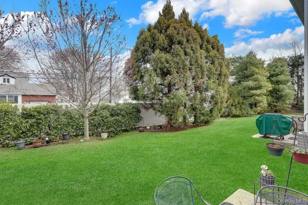 $639,999 | 103 Narragansett Villas Drive, Lindenhurst, NY 11757