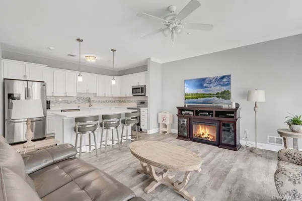 $639,999 | 103 Narragansett Villas Drive, Lindenhurst, NY 11757