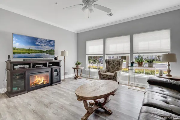 $639,999 | 103 Narragansett Villas Drive, Lindenhurst, NY 11757