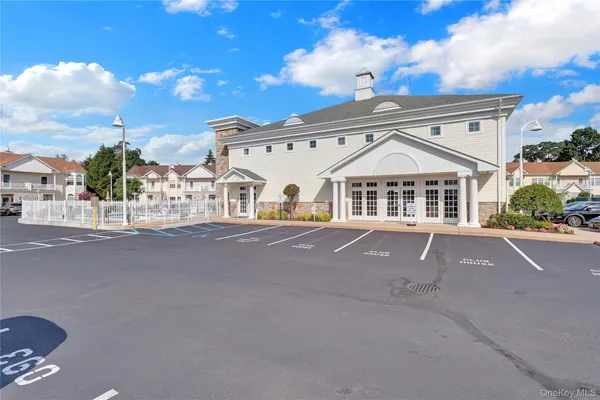 $639,999 | 103 Narragansett Villas Drive, Lindenhurst, NY 11757