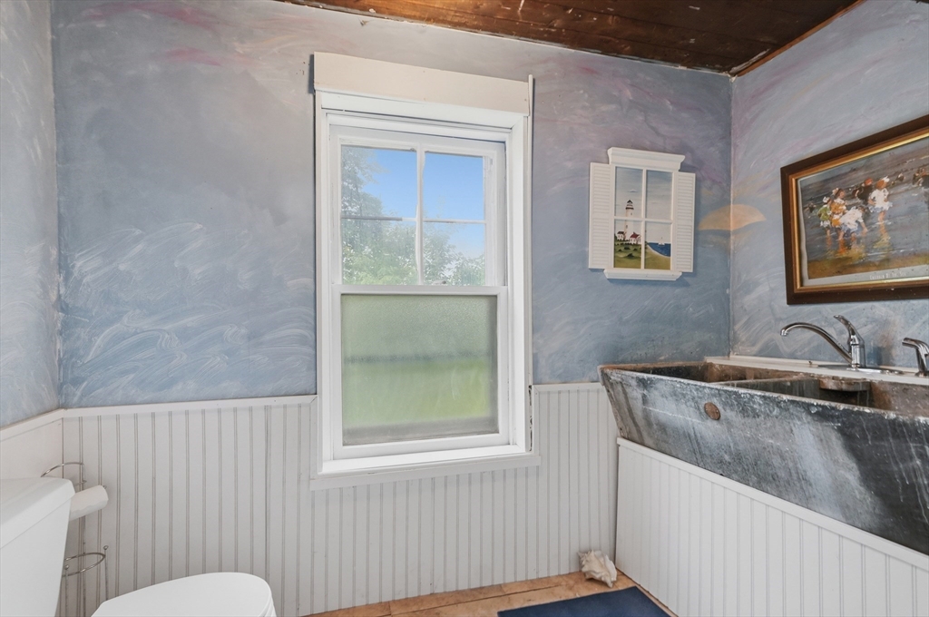 239 Fairmount Street Lowell, MA 01852 - Photo 30 of 42