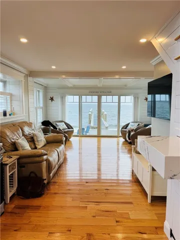 $1,600,000 | 395 Park Avenue, Portsmouth, RI 02871