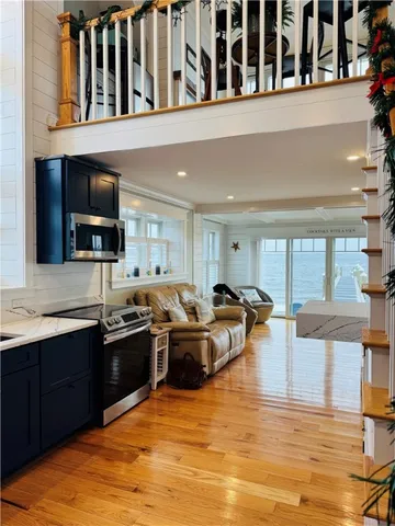 $1,600,000 | 395 Park Avenue, Portsmouth, RI 02871