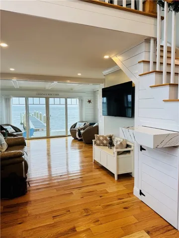 $1,600,000 | 395 Park Avenue, Portsmouth, RI 02871