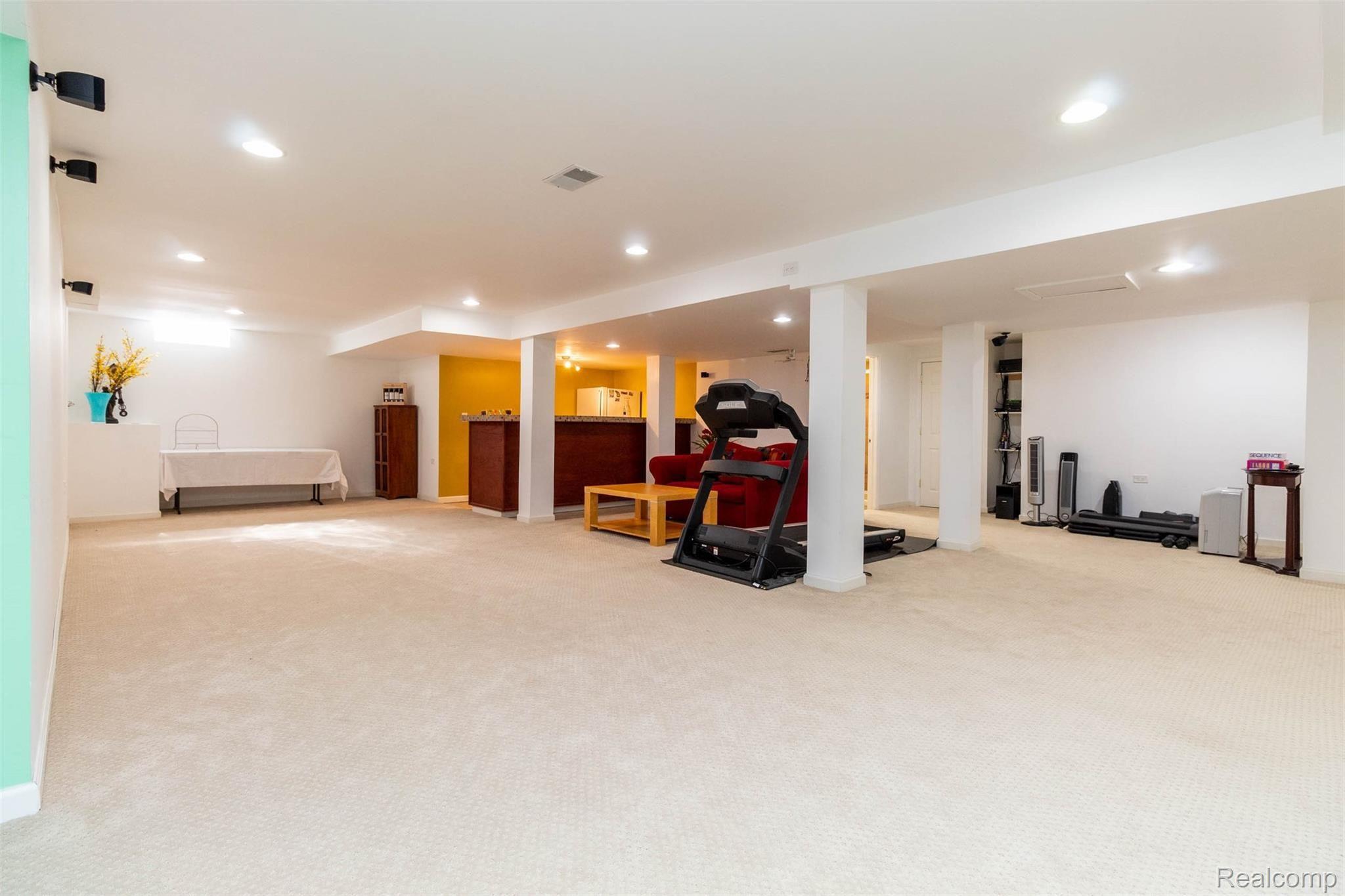 2487 Jackson Drive Rochester, MI 48309 - Photo 33 of 41 interior (40).jpg