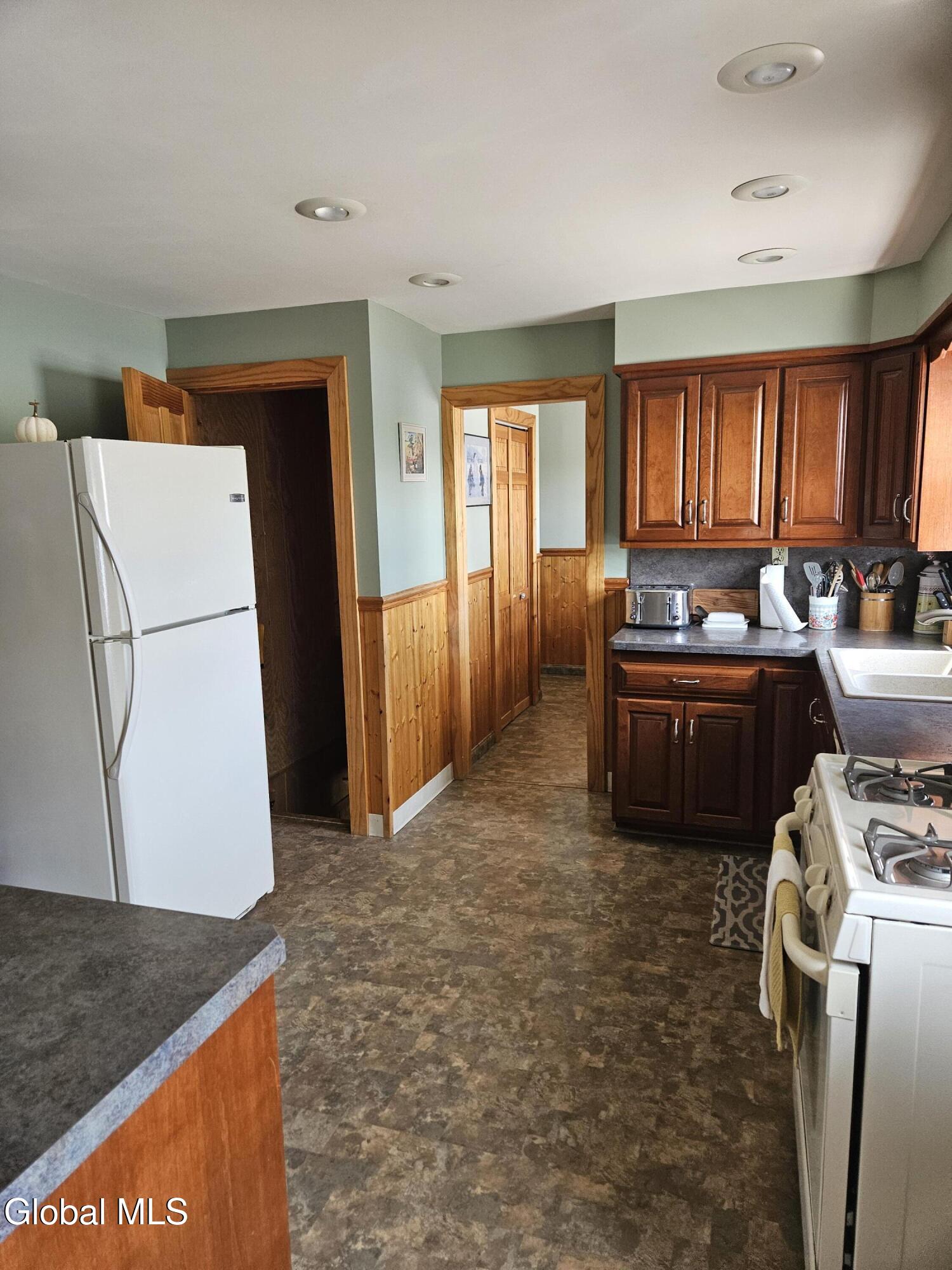 966 Fort Hunter Road Amsterdam, NY 12010 - Photo 6 of 14 20260429_104957