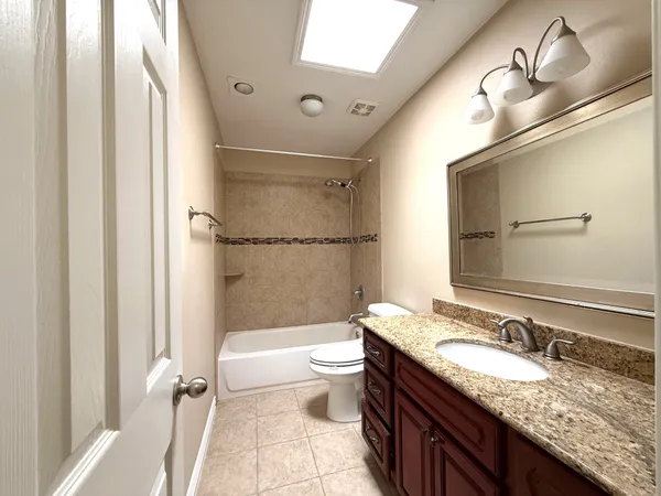 $2,550 | 13132 Trail Hollow Drive, Unit 3132, Houston, TX 77079