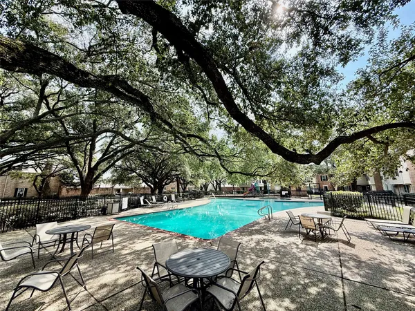 $2,550 | 13132 Trail Hollow Drive, Unit 3132, Houston, TX 77079