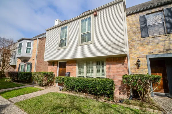 $2,550 | 13132 Trail Hollow Drive, Unit 3132, Houston, TX 77079