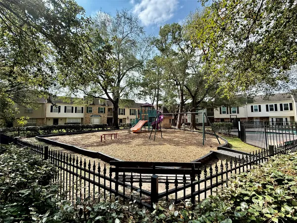$2,550 | 13132 Trail Hollow Drive, Unit 3132, Houston, TX 77079