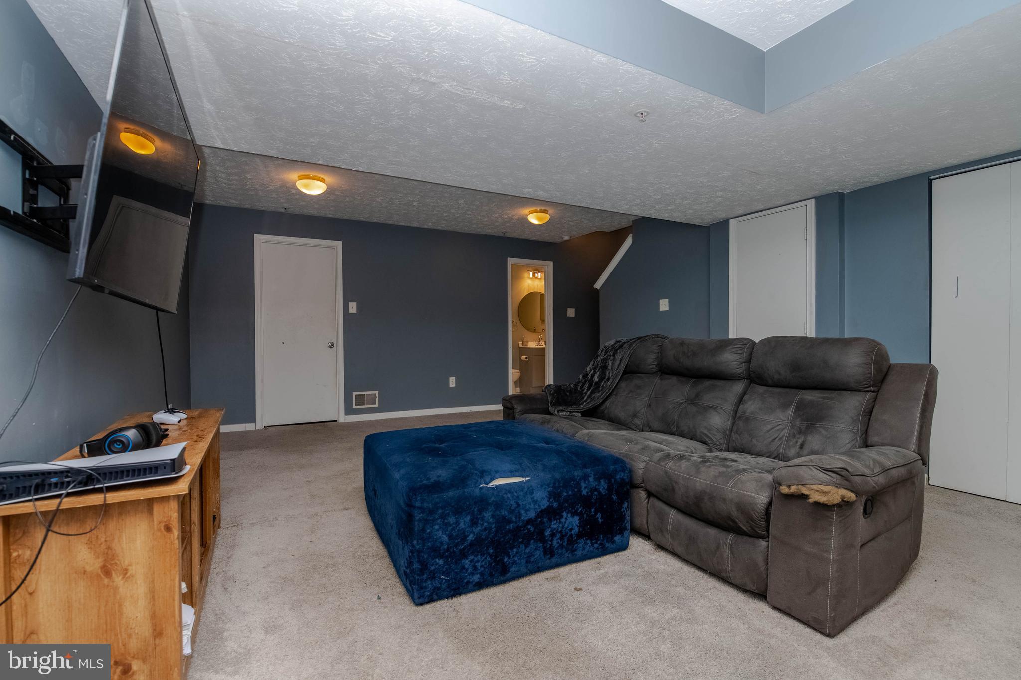2021 Hackberry Road Baltimore, MD 21221 - Photo 26 of 33 Family Room