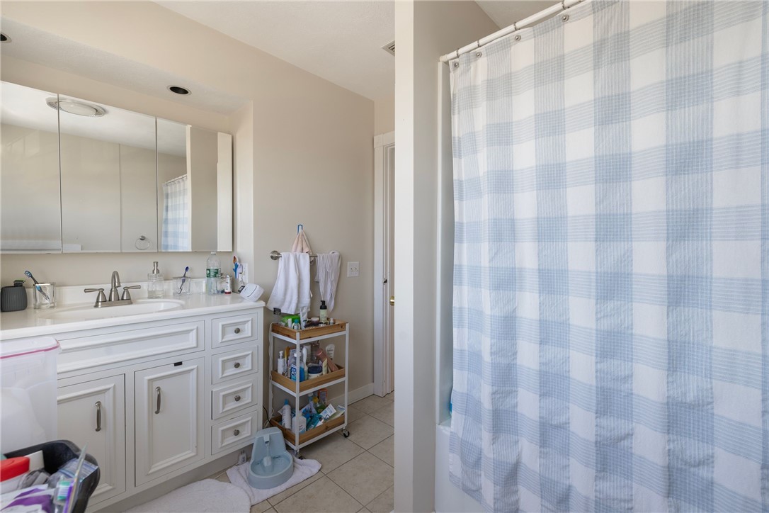 1059 East Shore Road Jamestown, RI 02835 - Photo 23 of 35 Four piece bathroom.