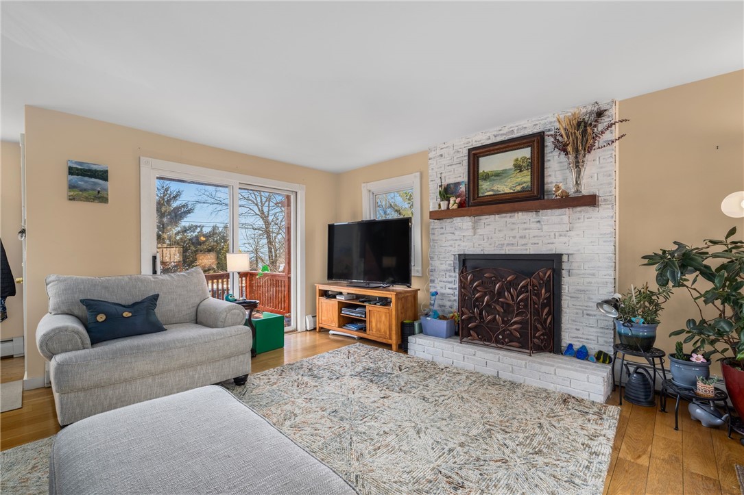 1059 East Shore Road Jamestown, RI 02835 - Photo 8 of 35 All furniture is the current tenants belongings.