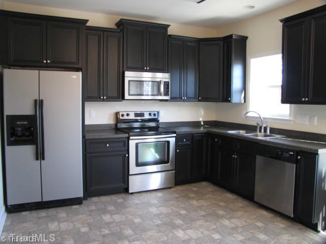 537 Honeysuckle Road Asheboro, NC 27205 - Photo 3 of 9 Kitchen.