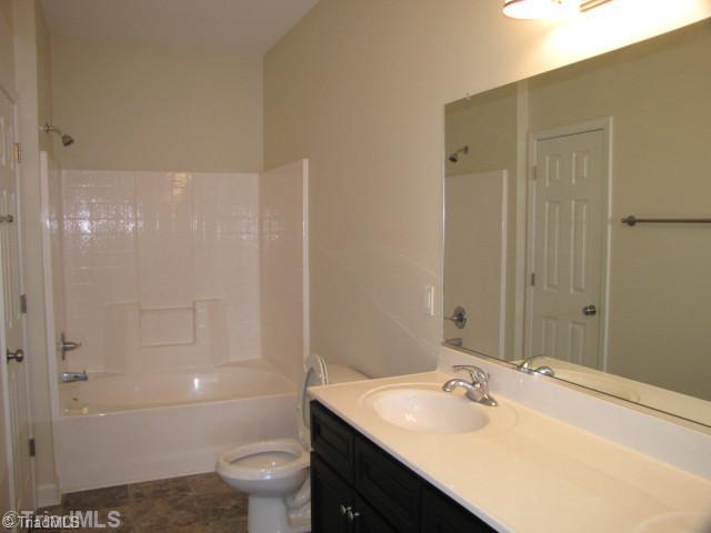 537 Honeysuckle Road Asheboro, NC 27205 - Photo 5 of 9 Master Bath/Spa.