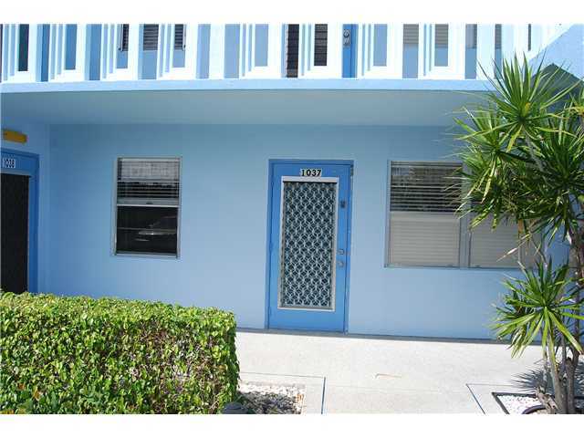 1037 Lincoln B, Unit 1037 Boca Raton, FL 33434 - Photo 1 of 9 Primary Photo