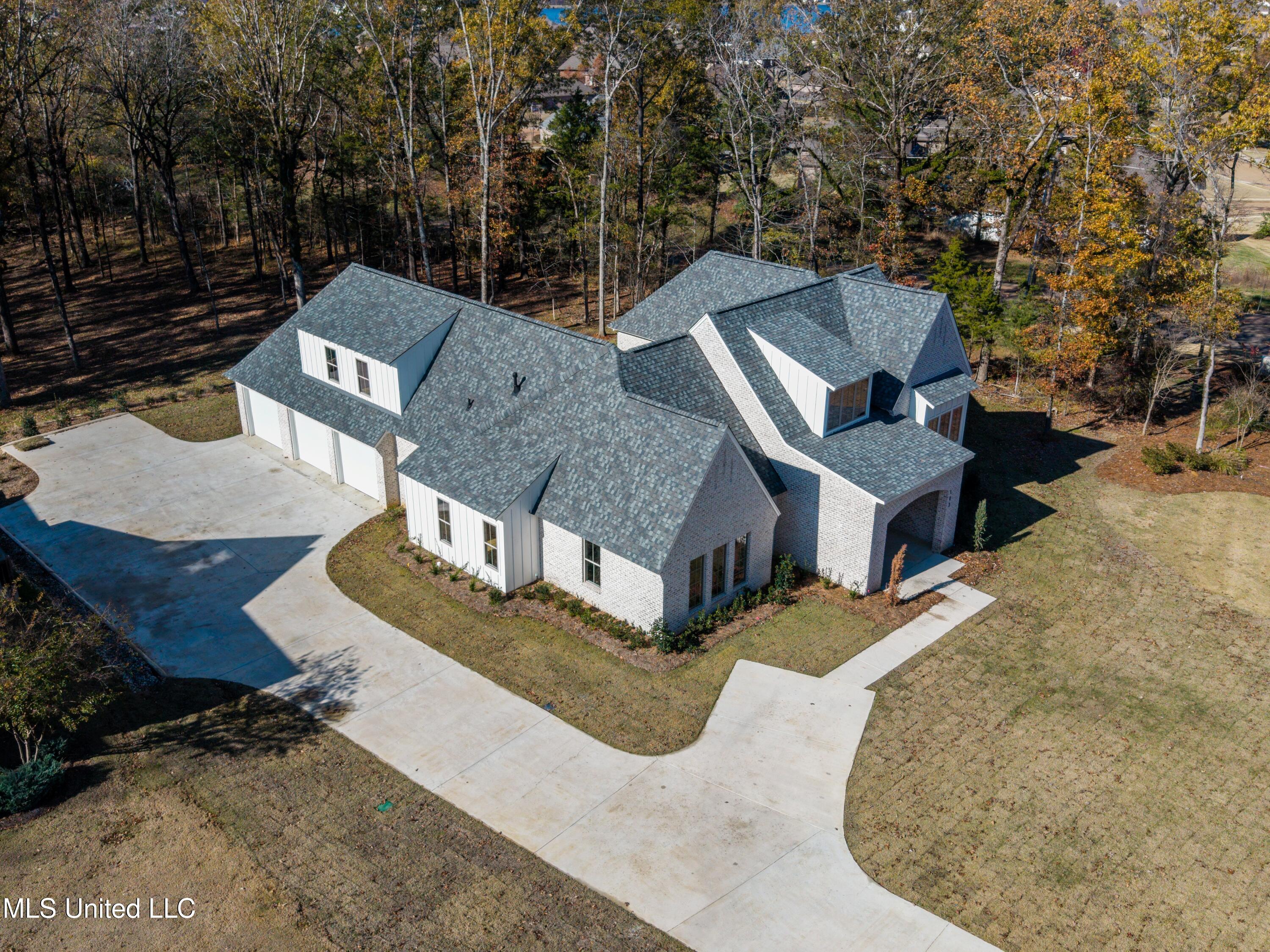 103 Silverleaf Drive Madison, MS 39110 - Photo 6 of 51 DJI_20251209124621_0087_D