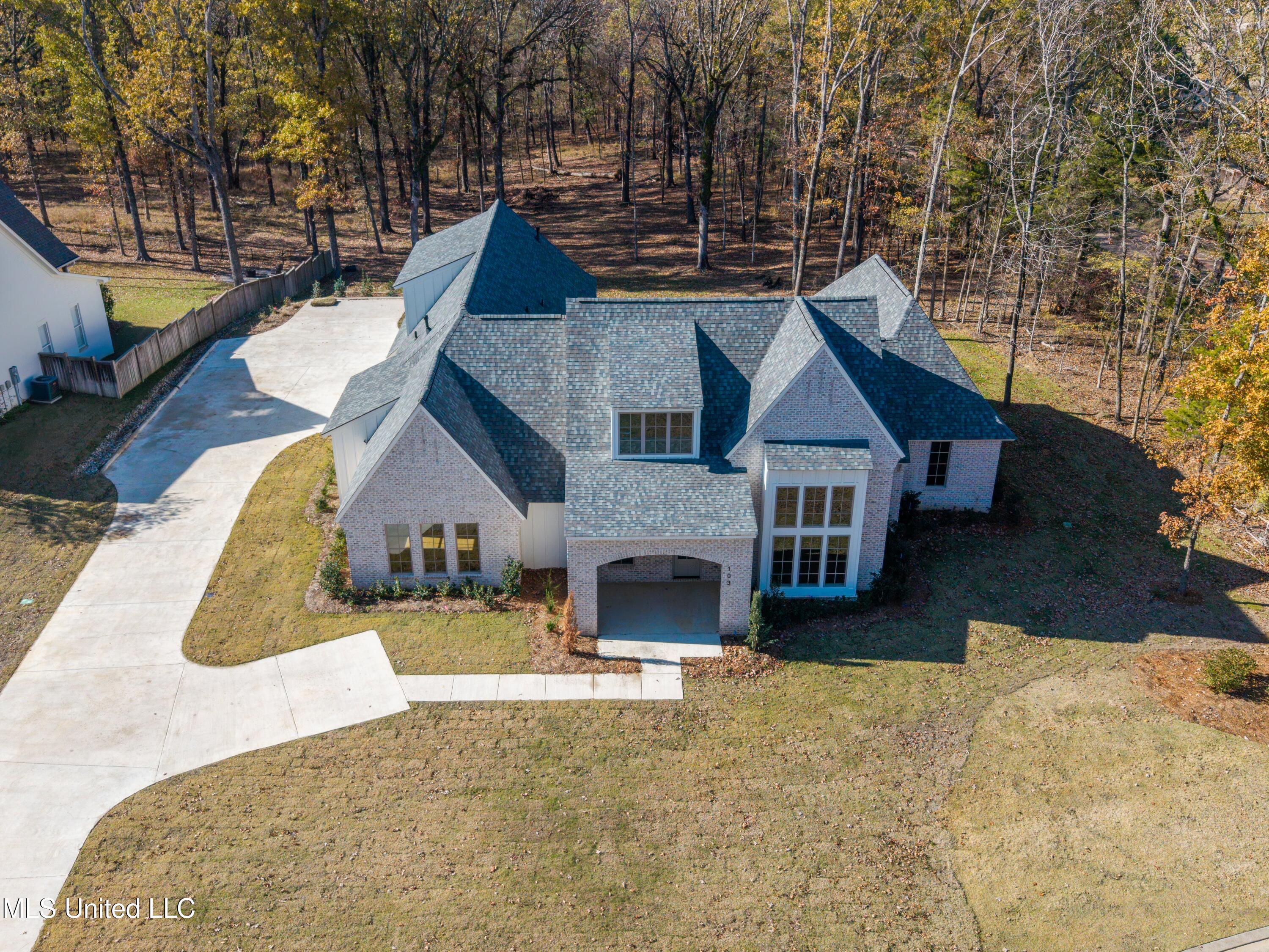 103 Silverleaf Drive Madison, MS 39110 - Photo 7 of 51 DJI_20251209124724_0088_D