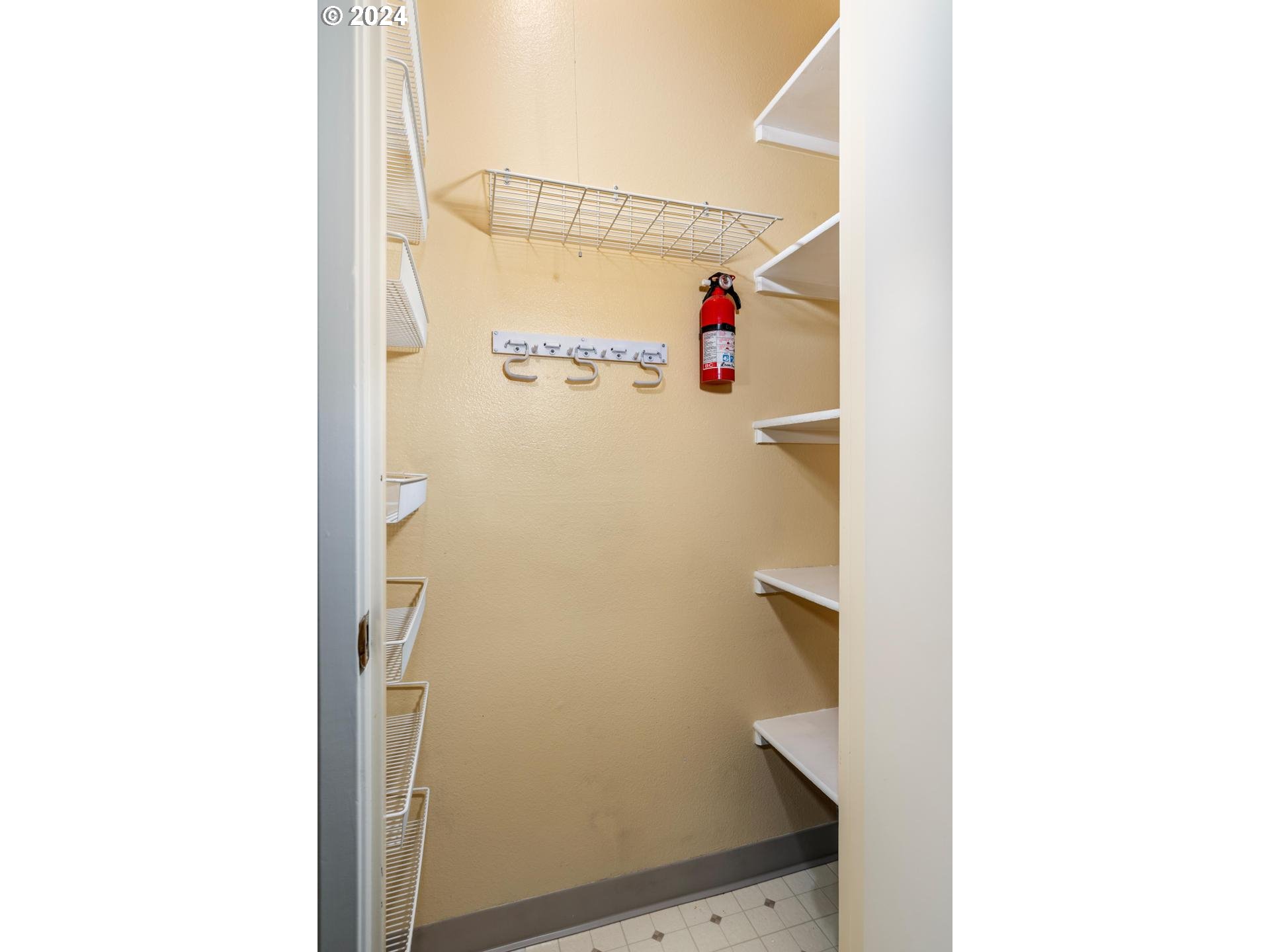 6223 Meridian Circle West Linn, OR 97068 - Photo 21 of 45 a view of bathroom