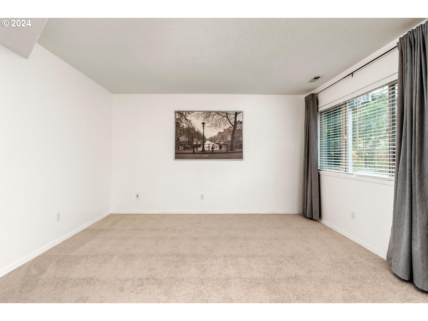 6223 Meridian Circle West Linn, OR 97068 - Photo 29 of 45 an empty room with windows
