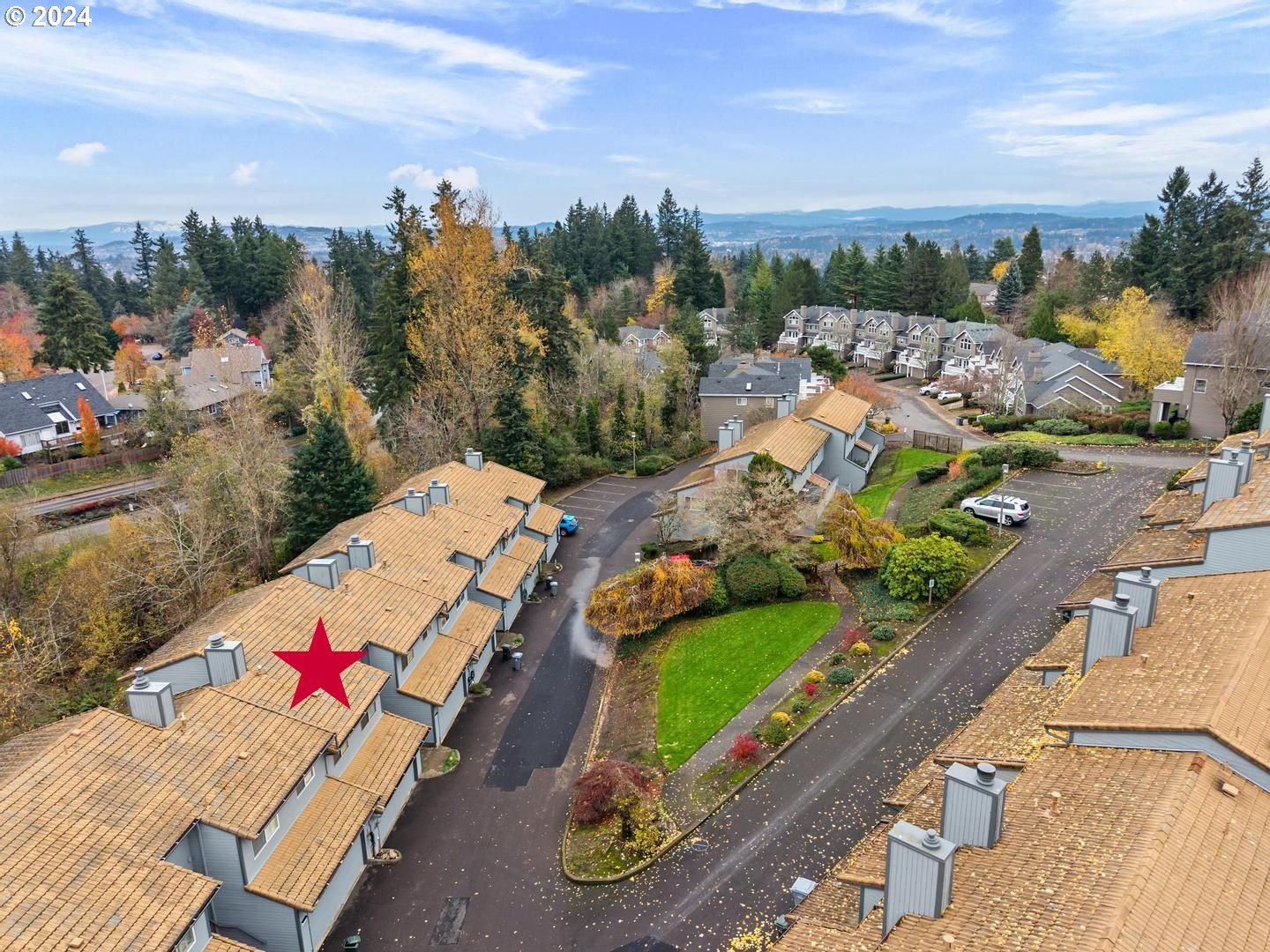 6223 Meridian Circle West Linn, OR 97068 - Photo 41 of 45 an aerial view of a houses with a yard and lake view
