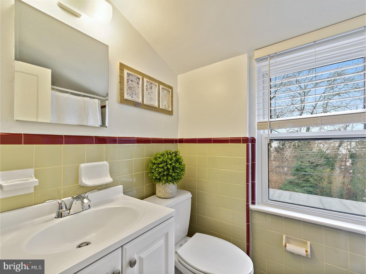479 Granite Terrace Springfield, PA 19064 - Photo 18 of 25 Bathroom