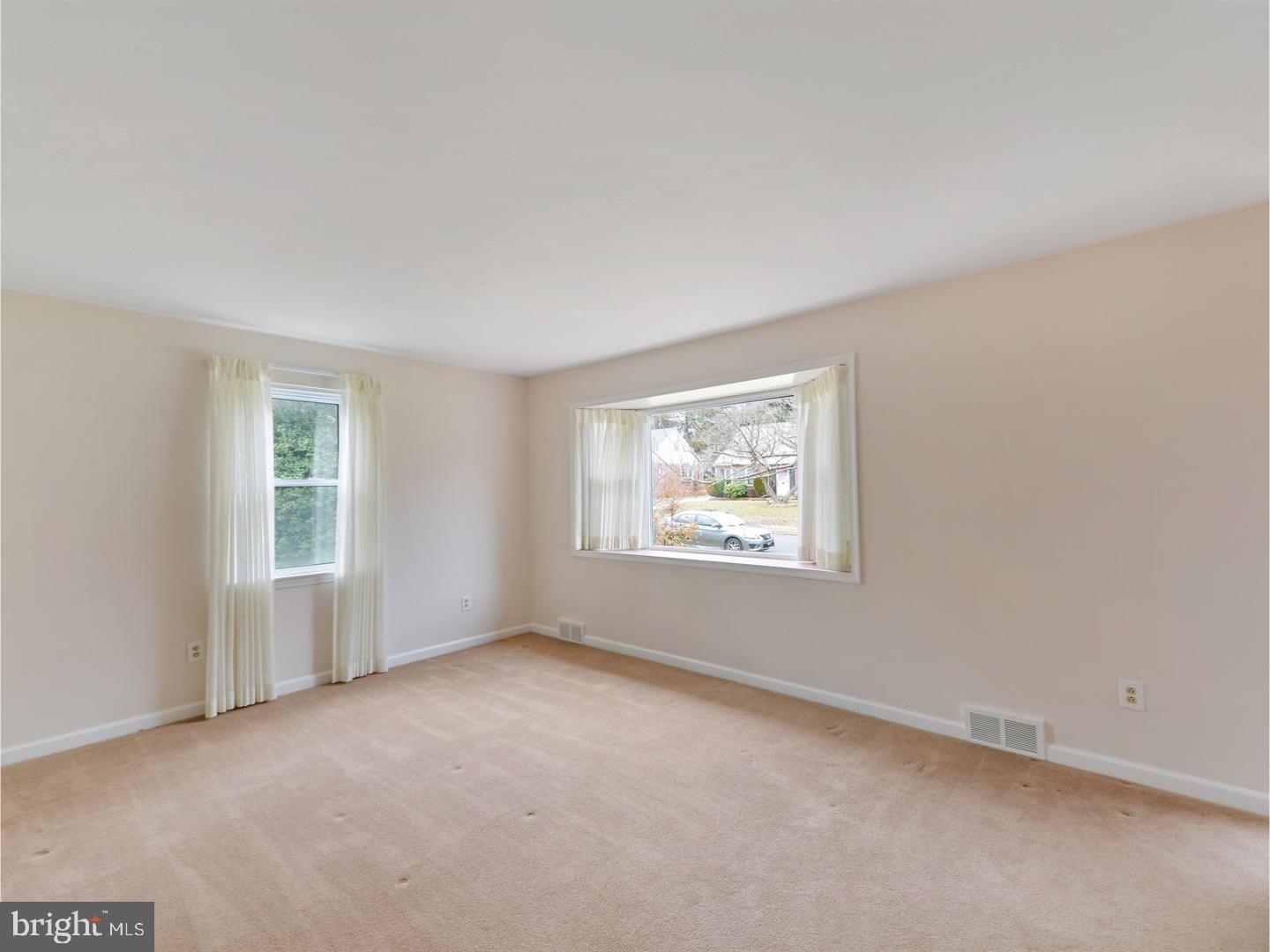 479 Granite Terrace Springfield, PA 19064 - Photo 4 of 25 Living Room