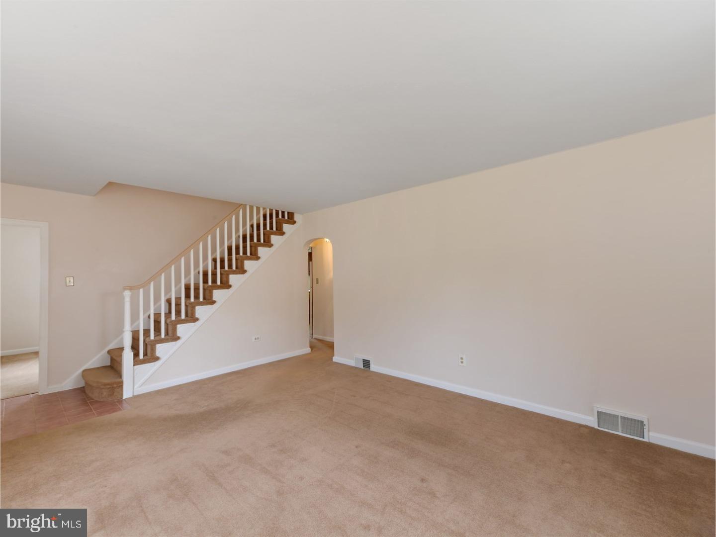 479 Granite Terrace Springfield, PA 19064 - Photo 5 of 25 Living Room