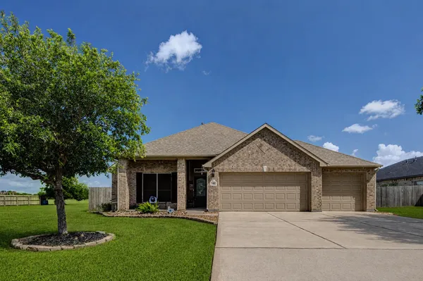 $360,000 | 546 Green Meadows Drive, West Columbia, TX 77486