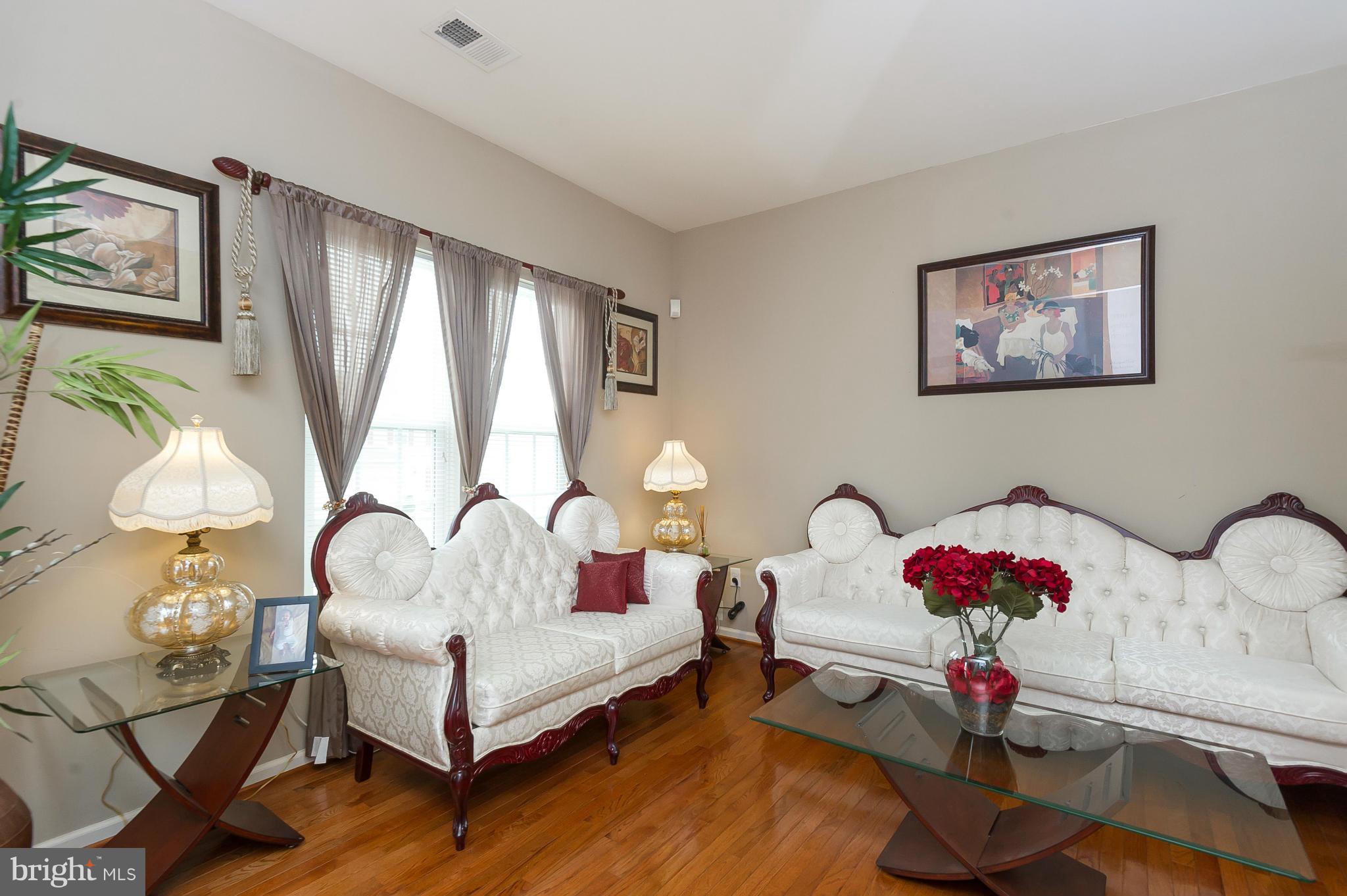 7804 Longridge Road Baltimore, MD 21236 - Photo 4 of 28 Living Room