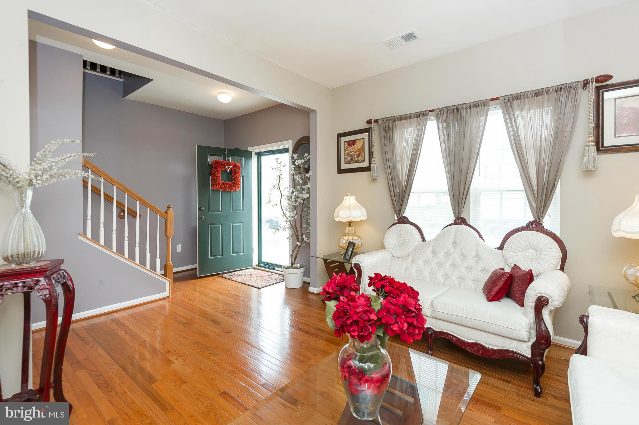 7804 Longridge Road Baltimore, MD 21236 - Photo 5 of 28 Living Room