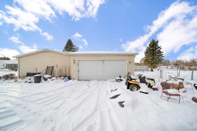 $199,000 | 224 Ambler Drive, Brooklyn, MI 49230