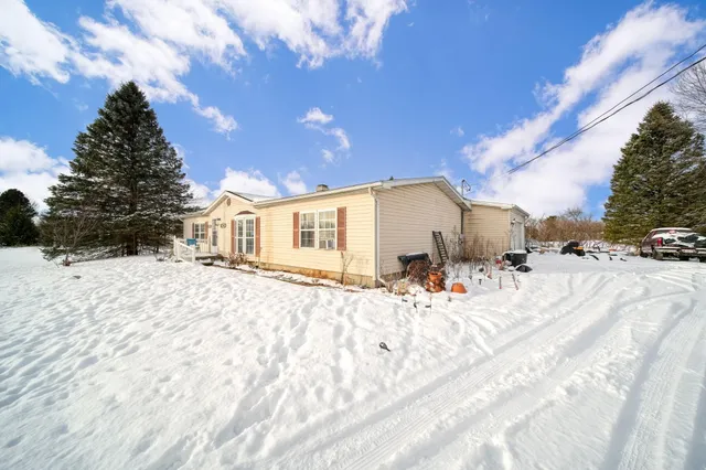 $199,000 | 224 Ambler Drive, Brooklyn, MI 49230