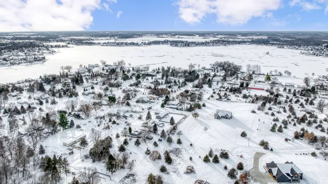 $199,000 | 224 Ambler Drive, Brooklyn, MI 49230