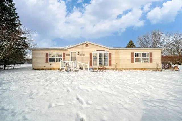 $199,000 | 224 Ambler Drive, Brooklyn, MI 49230