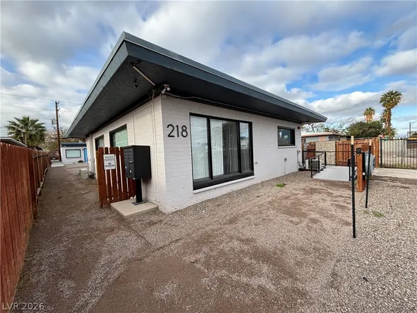 $825 | 218 South 11th Street, Unit 3, Las Vegas, NV 89101