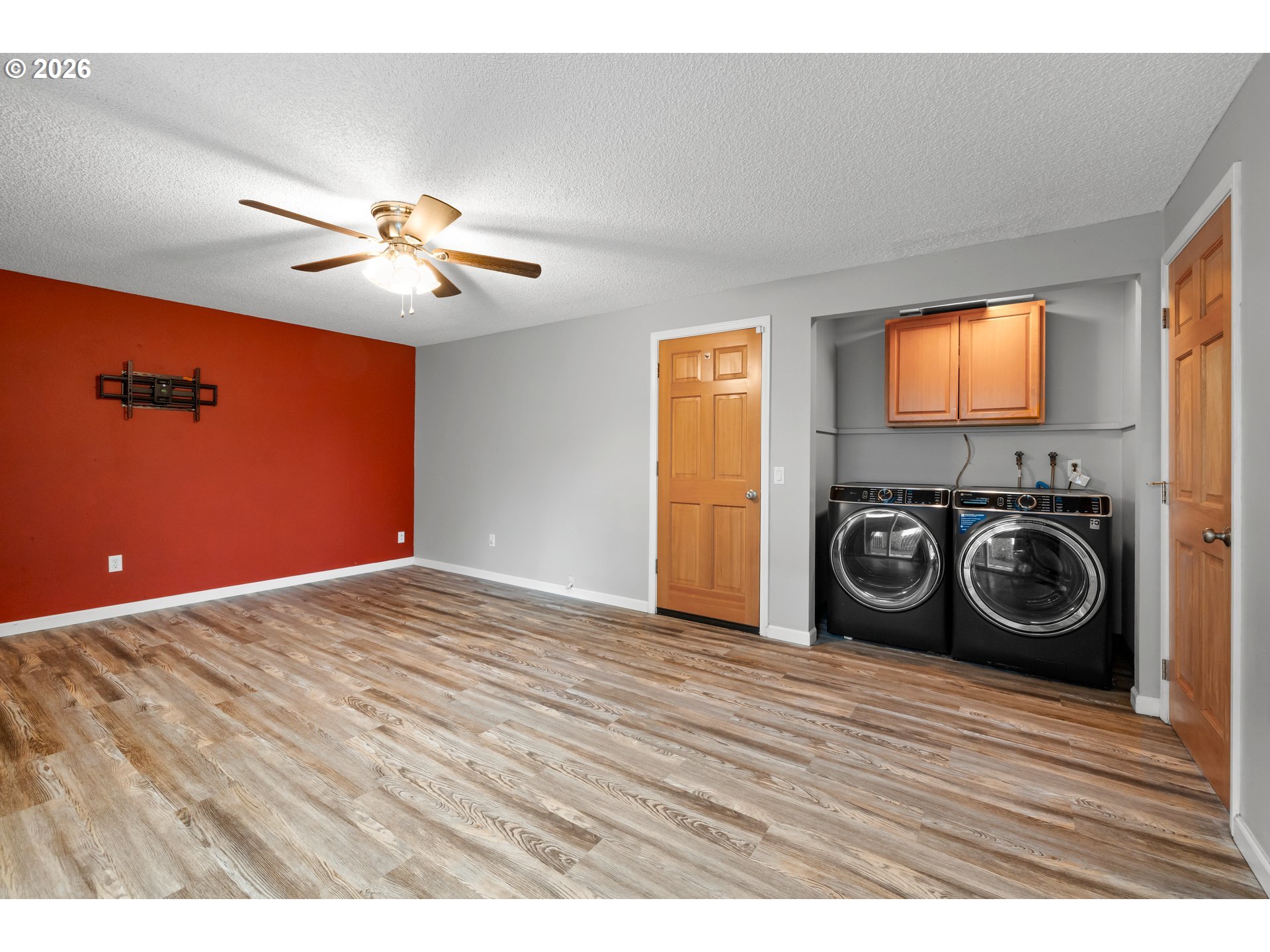 493 South Emerald Loop Cornelius, OR 97113 - Photo 18 of 46 a view of a livingroom with a washer and dryer