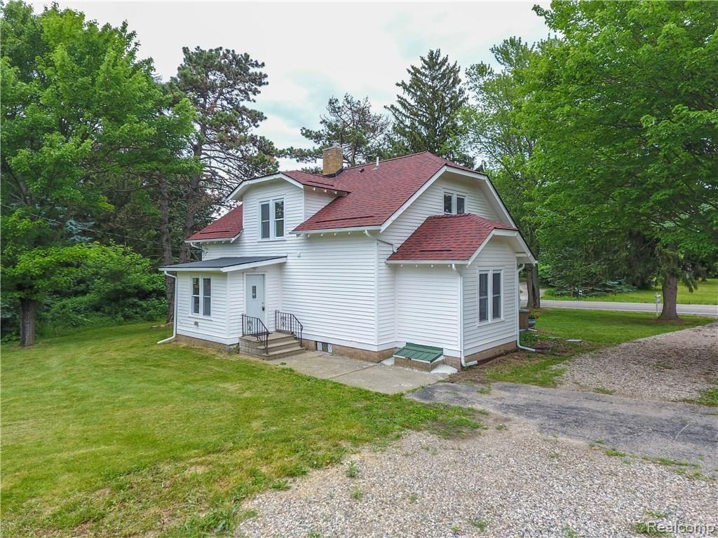 1030 Baldwin Road Lapeer, MI 48446 - Photo 4 of 34 1030 Baldwin-105.jpg