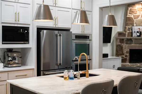 $750,000 | 9101 Cypress Creek Road, Lantana, TX 76226