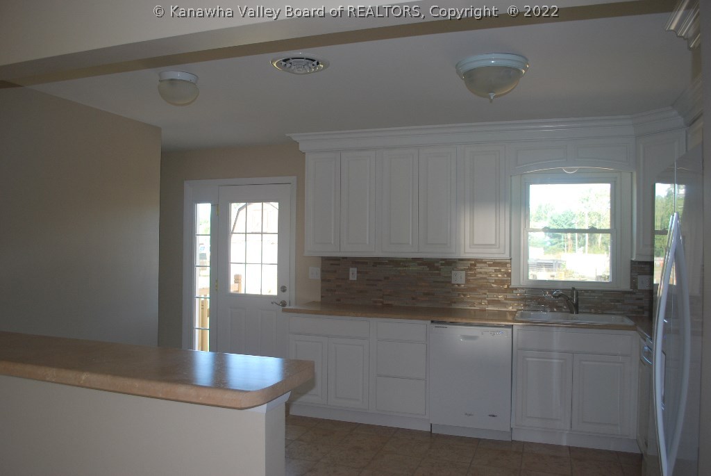 287 Grandview Heights Road Point Pleasant, WV 25550 - Photo 4 of 9 Gallery Image 4