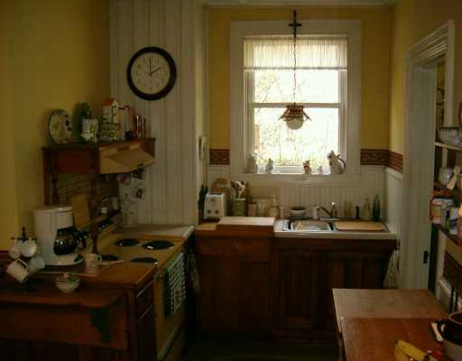 253 Armstrong Road Tarentum, PA 15084 - Photo 5 of 8 Kitchen.