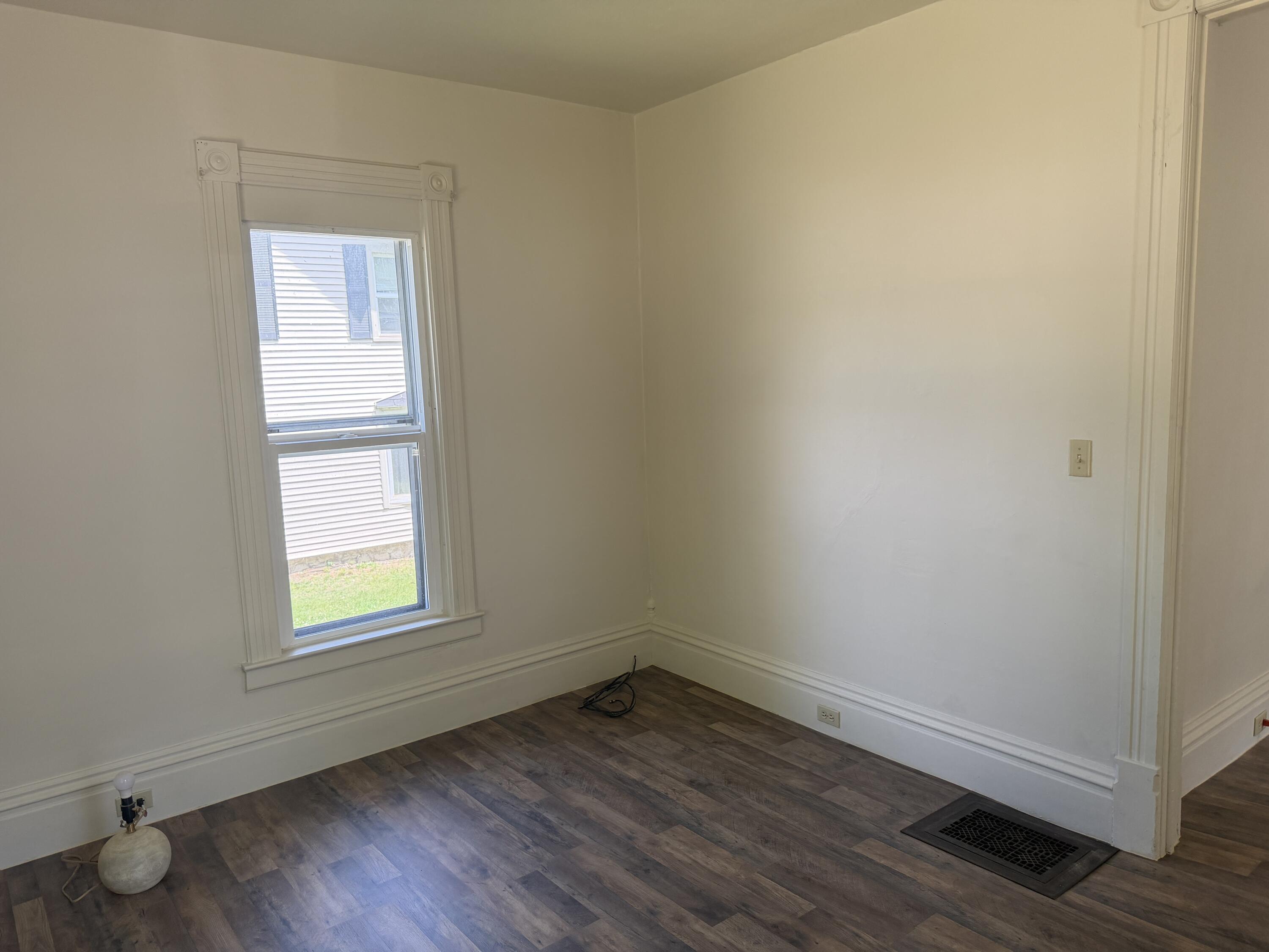 814 North Clinton Street Albion, MI 49224 - Photo 5 of 48 IMG_6602