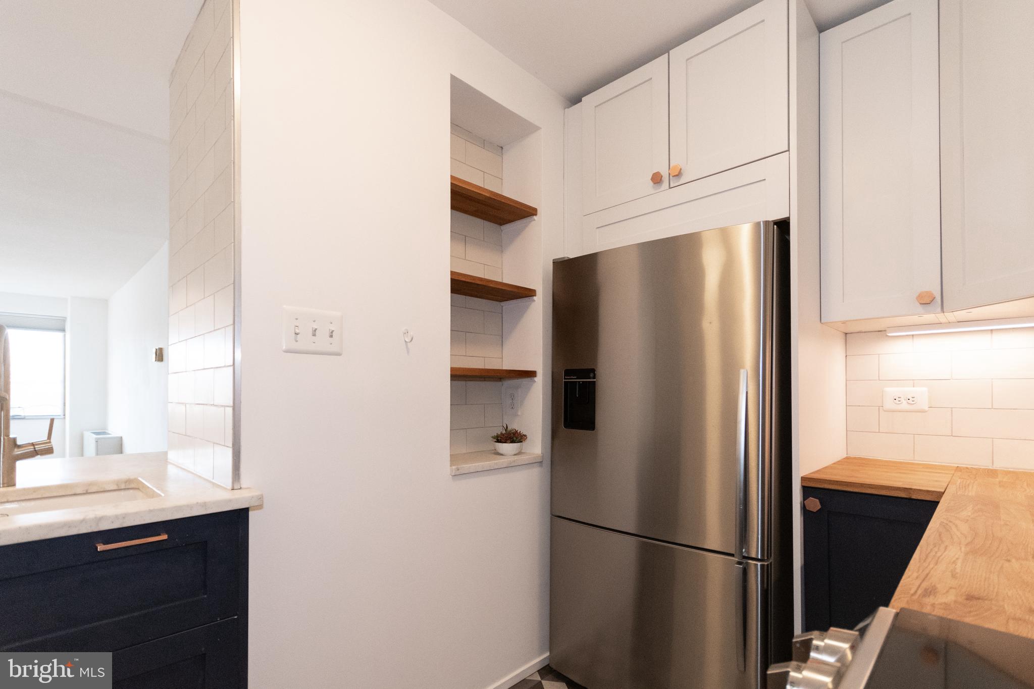 1301 Delaware Avenue Southwest, Unit N512 Washington, DC 20024 - Photo 10 of 28 Custom shelving