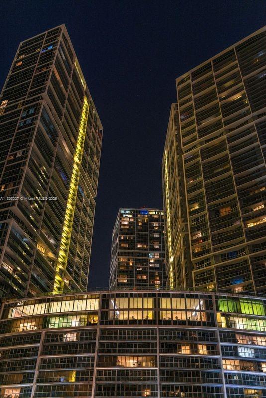 465 Brickell Avenue, Unit 1602 Miami, FL 33131 - Photo 28 of 30 a view of a building