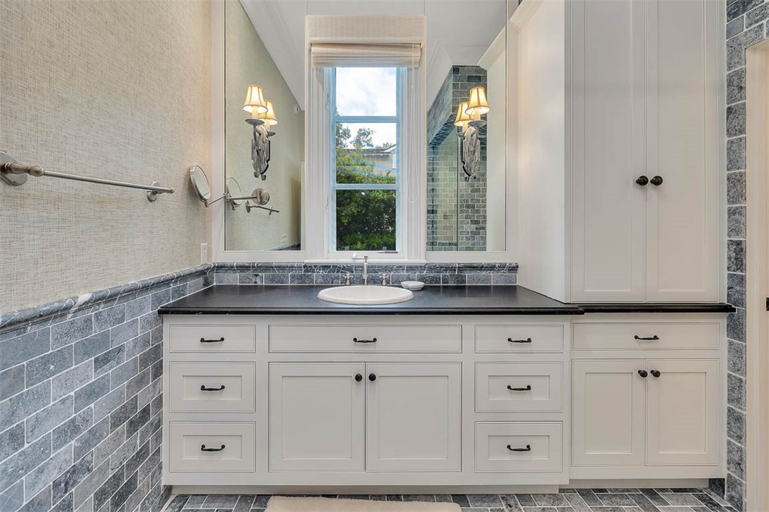 117 Hawkins Island Circle St. Simons Island, GA 31522 - Photo 31 of 65 His bath-Primary